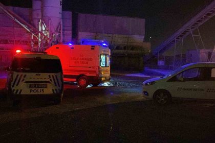 ekmek-kapisi-canini-aldi-cimento-kamyonunun-kapaginin-carptigi-sofor-yasamini-yitirdi