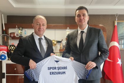 gunaydina-forma-hediye-etti