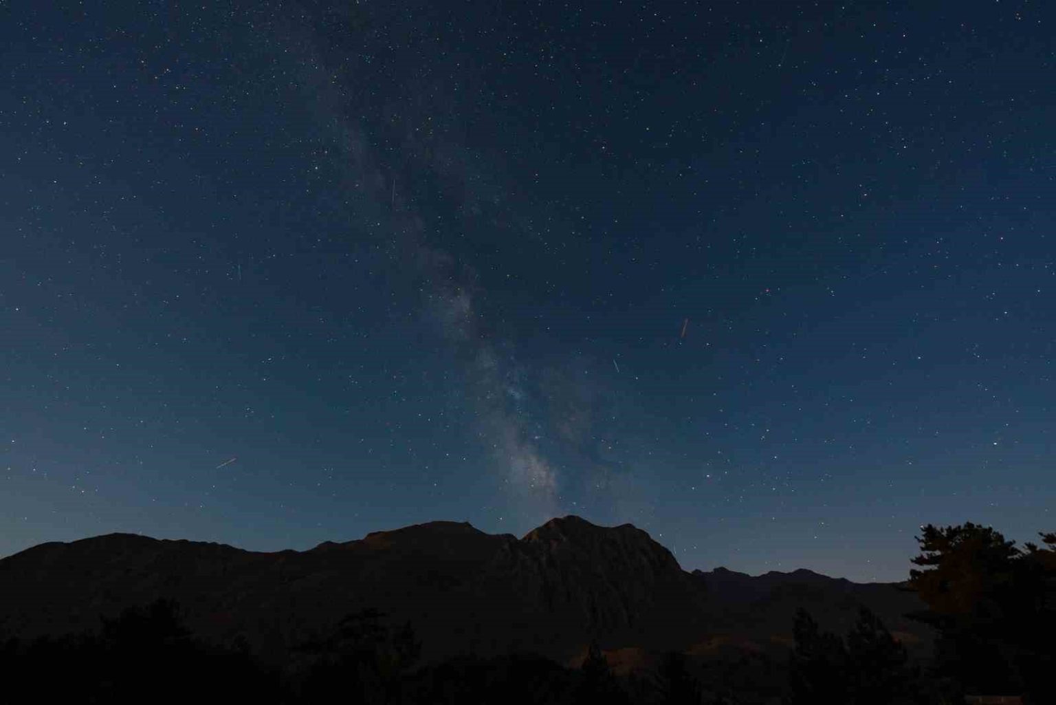 isparta-melikler-yaylasinda-perseid-yagmuru-gokyuzu-solenine-donustu