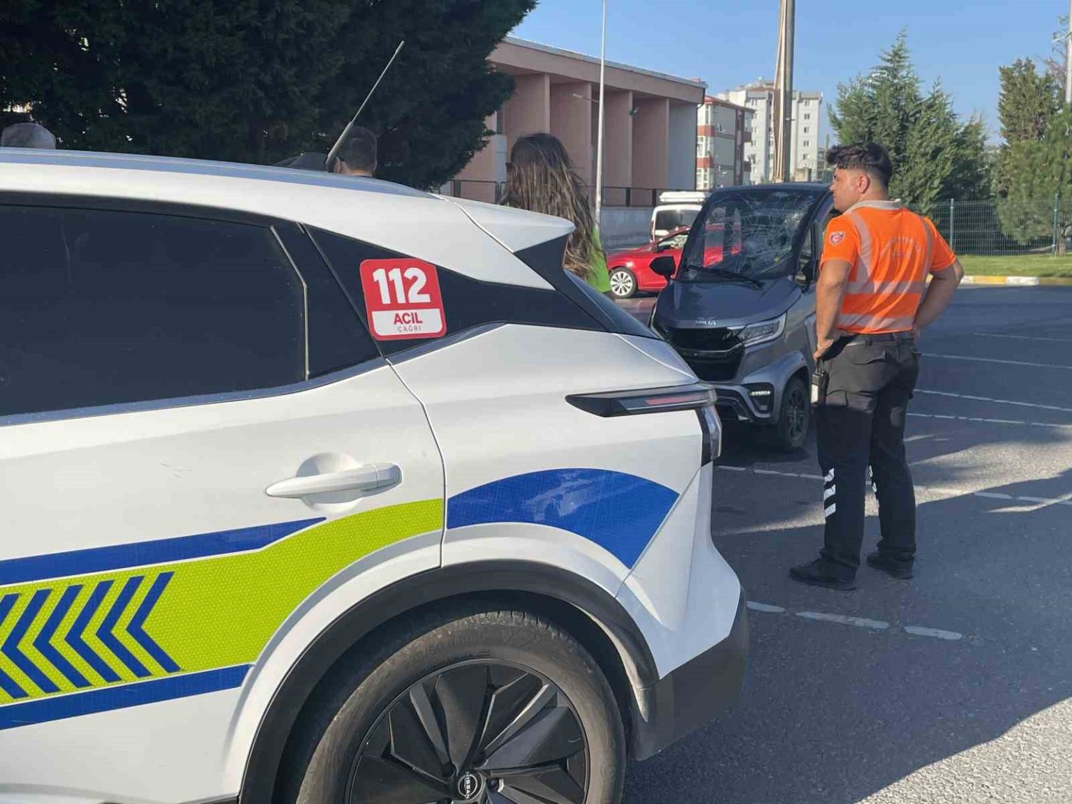 kapaklida-elektrikli-otomobille-scooter-carpisti-3-yarali