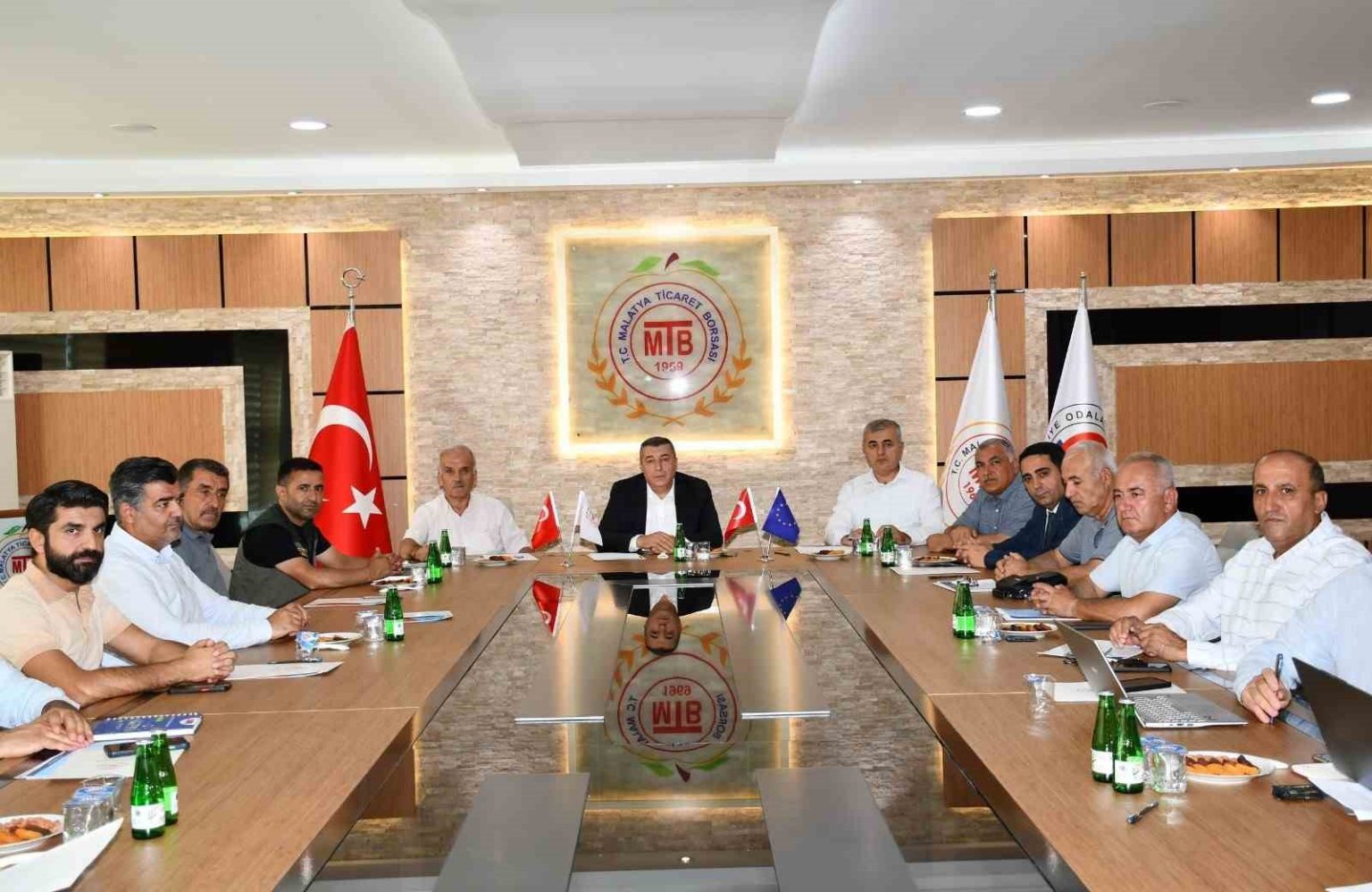 malatyada-kuru-kayisi-lisansli-deposu-ve-borsasi-icin-istisare-toplantisi