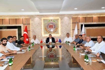 malatyada-kuru-kayisi-lisansli-deposu-ve-borsasi-icin-istisare-toplantisi