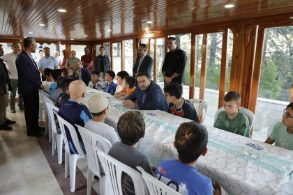 vali-isin-yazimda-kardeslik-var-kampinda-ogrencilerle-bulustu