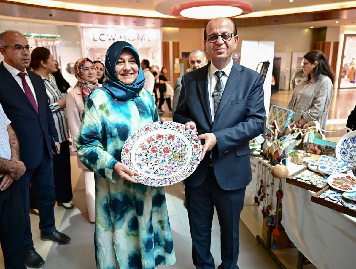 yesilyurtta-kadinlarin-el-emegi-eserleri-sergilendi