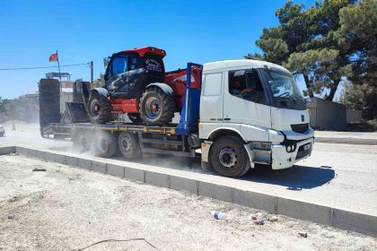 adana-belediyesinin-bitiremedigi-yol-vatandasi-toza-buladi