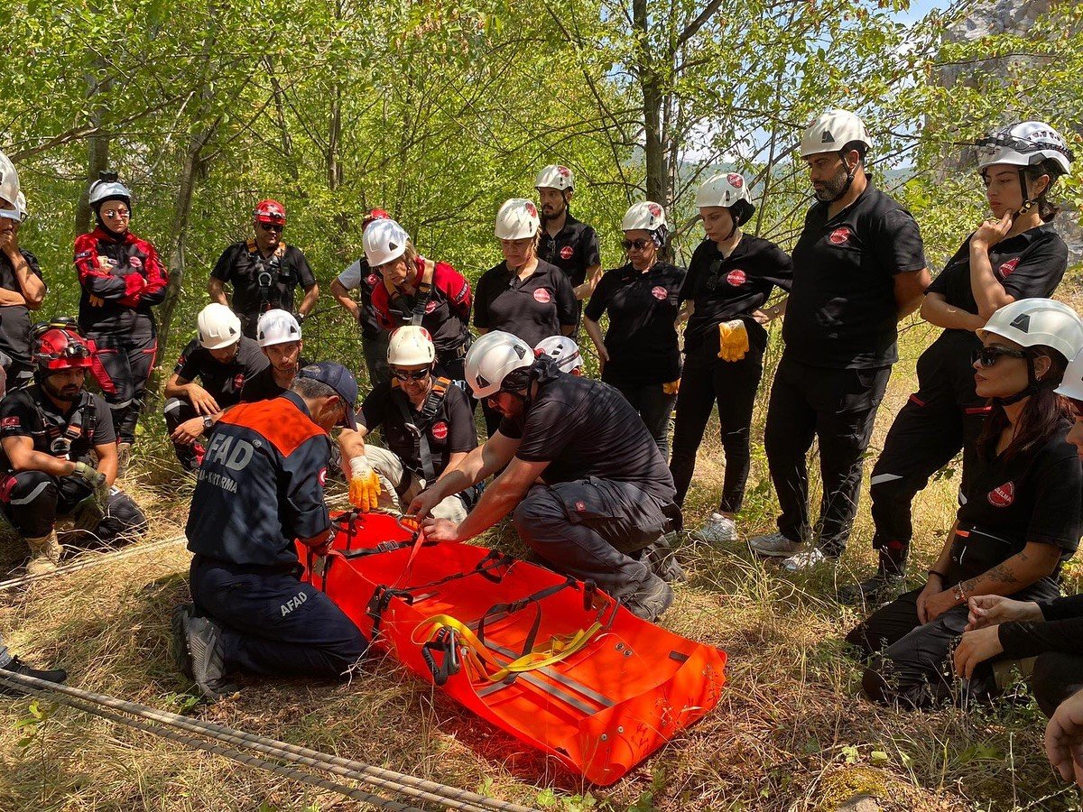 arama-kurtarma-ekibine-havai-hat-ip-egitimi-verildi