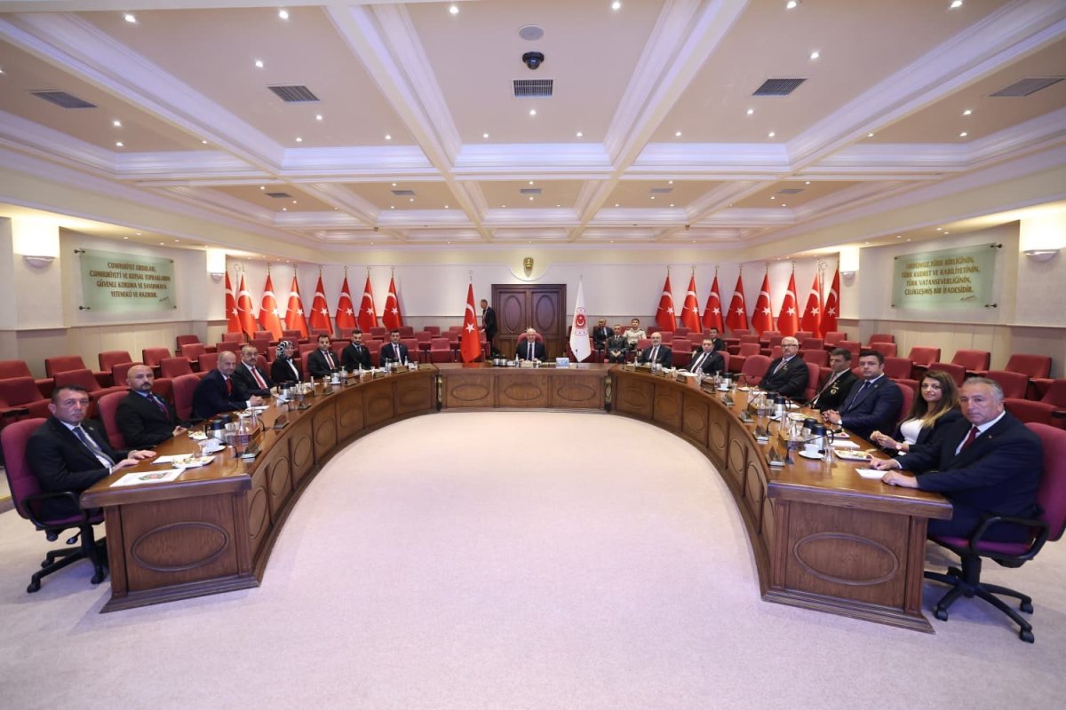 bakan-guler-turkiye-harp-malulu-gaziler-sehit-dul-ve-yetimleri-dernegi-genel-baskani-isiki-kabul-etti