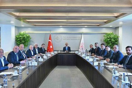bakan-uraloglu-ile-ulasim-zirvesinde-bir-araya-geldiler
