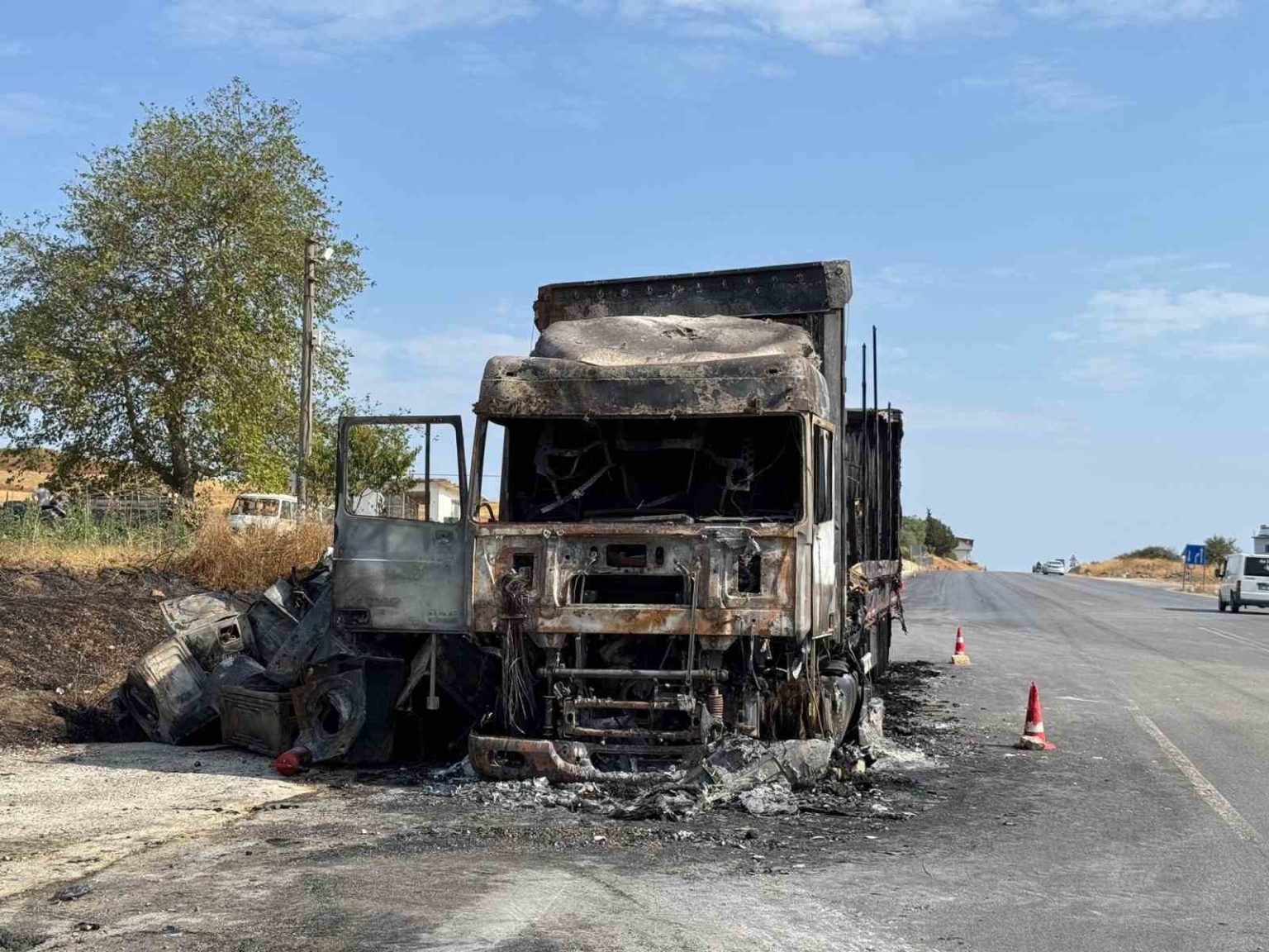 camasir-makinesi-yuklu-tir-alev-topuna-dondu