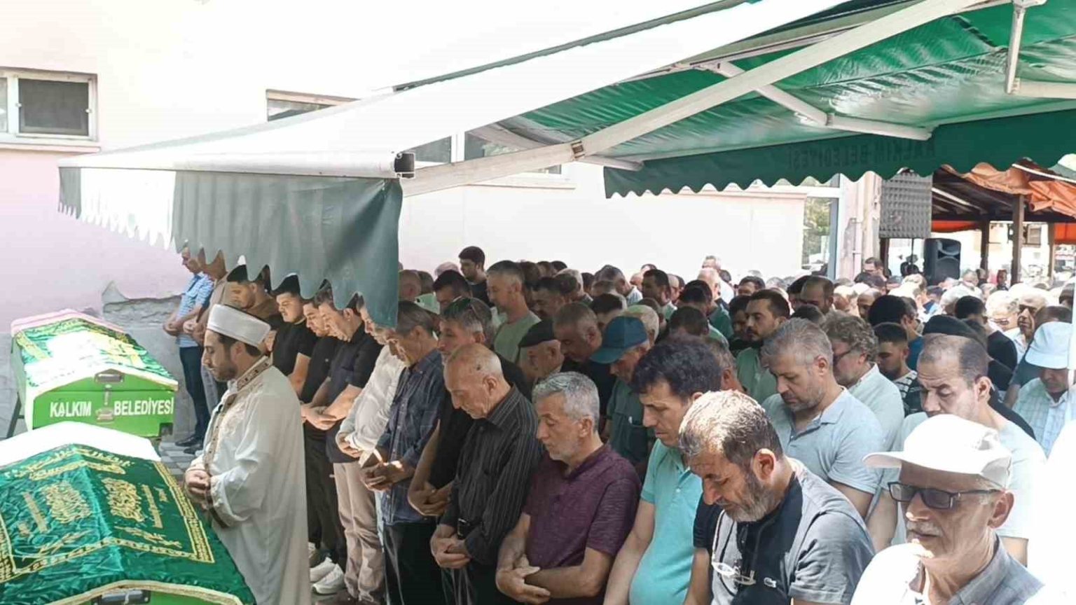 canakkalede-6-kisinin-oldugu-kazada-oktay-celik-ve-remzi-sen-son-yolculuguna-ugurlandi