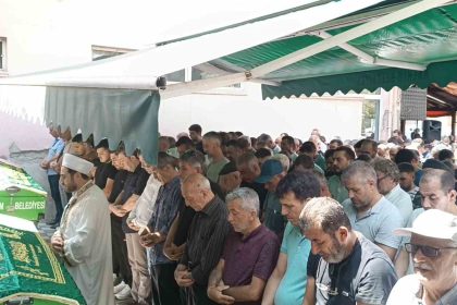 canakkalede-6-kisinin-oldugu-kazada-oktay-celik-ve-remzi-sen-son-yolculuguna-ugurlandi