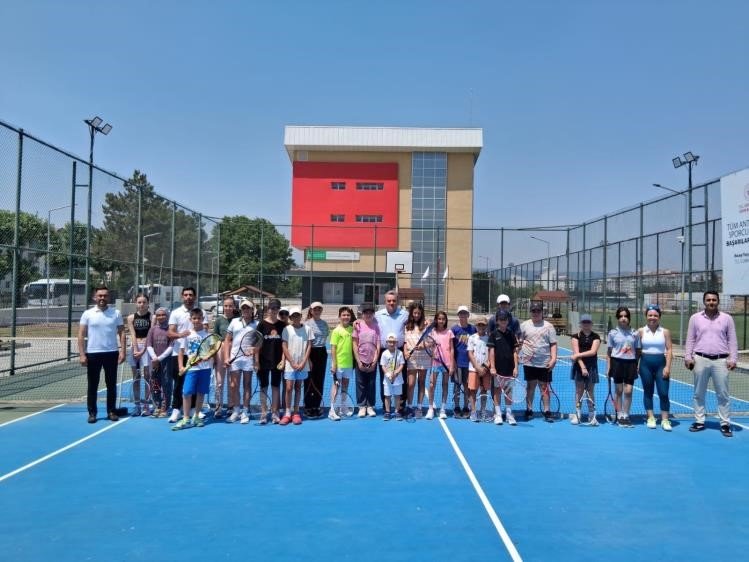 gelecegin-sporcularina-kaymakam-destegi