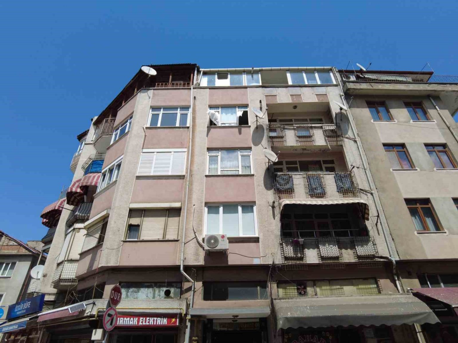 kolonlari-patlayan-bina-tahliye-ediliyor