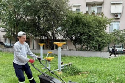 korfezde-yesil-alanlarin-bakimi-yapiliyor