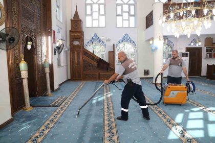 mersinde-ibadethaneler-temizleniyor-halilar-yikanip-dezenfekte-ediliyor