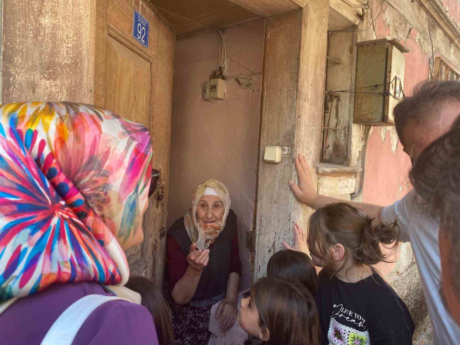 miniklerden-engelli-ve-yaslilara-anlamli-ziyaret