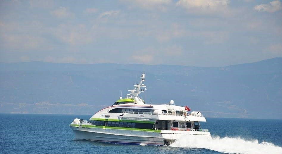 ruzgar-ve-firtina-marmarada-deniz-seferlerini-aksatiyor