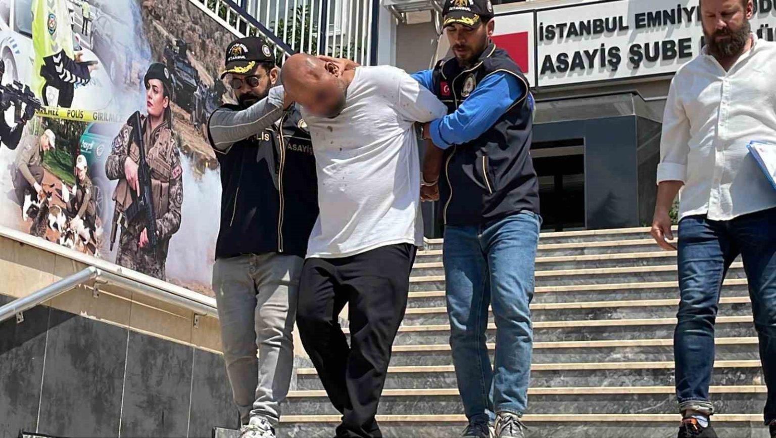 sariyerde-15-temmuz-sehidinin-mezarina-zarar-veren-supheli-yakalandi
