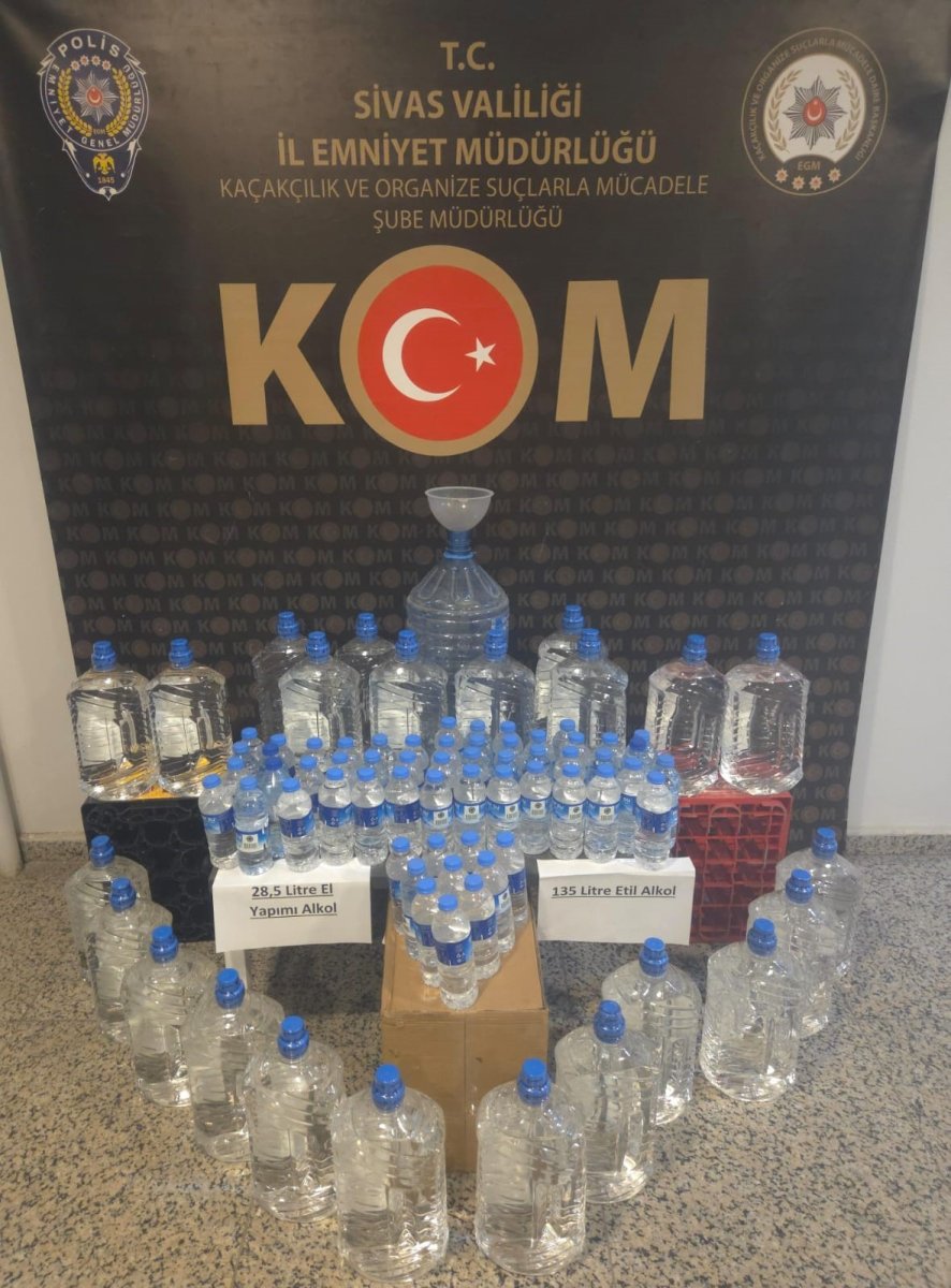 sivasta-el-yapimi-alkol-operasyonu-125-litre-etil-alkol-ele-gecirildi
