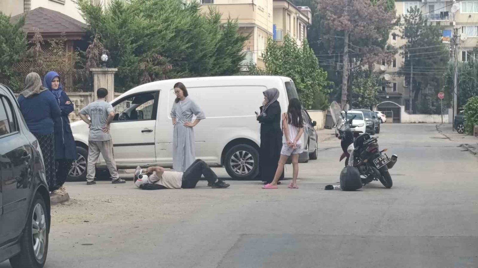 ticari-araca-carpan-motosiklet-surucusu-yaralandi
