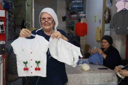 tuhafiyeci-el-isi-atolyesine-donustu-kadinlar-ev-ekonomisine-destek-olmaya-basladi