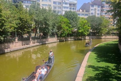 yuksek-sicakliklara-ragmen-turistler-gondollardan-vazgecmedi