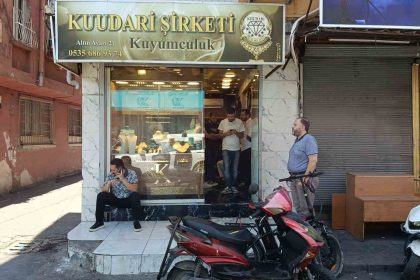 adanada-kuyumcu-soygunu-2-kisiyi-vurup-1-kilo-altin-caldilar