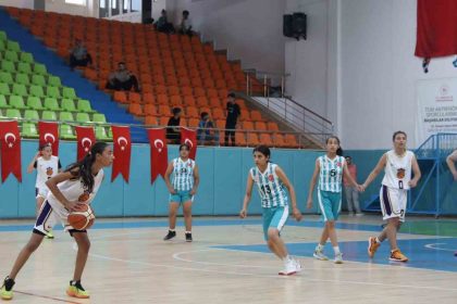analig-basketbol-yari-final-heyecani-elazigda-basladi