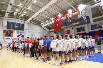 analig-basketbol-yari-final-musabakalari-basladi