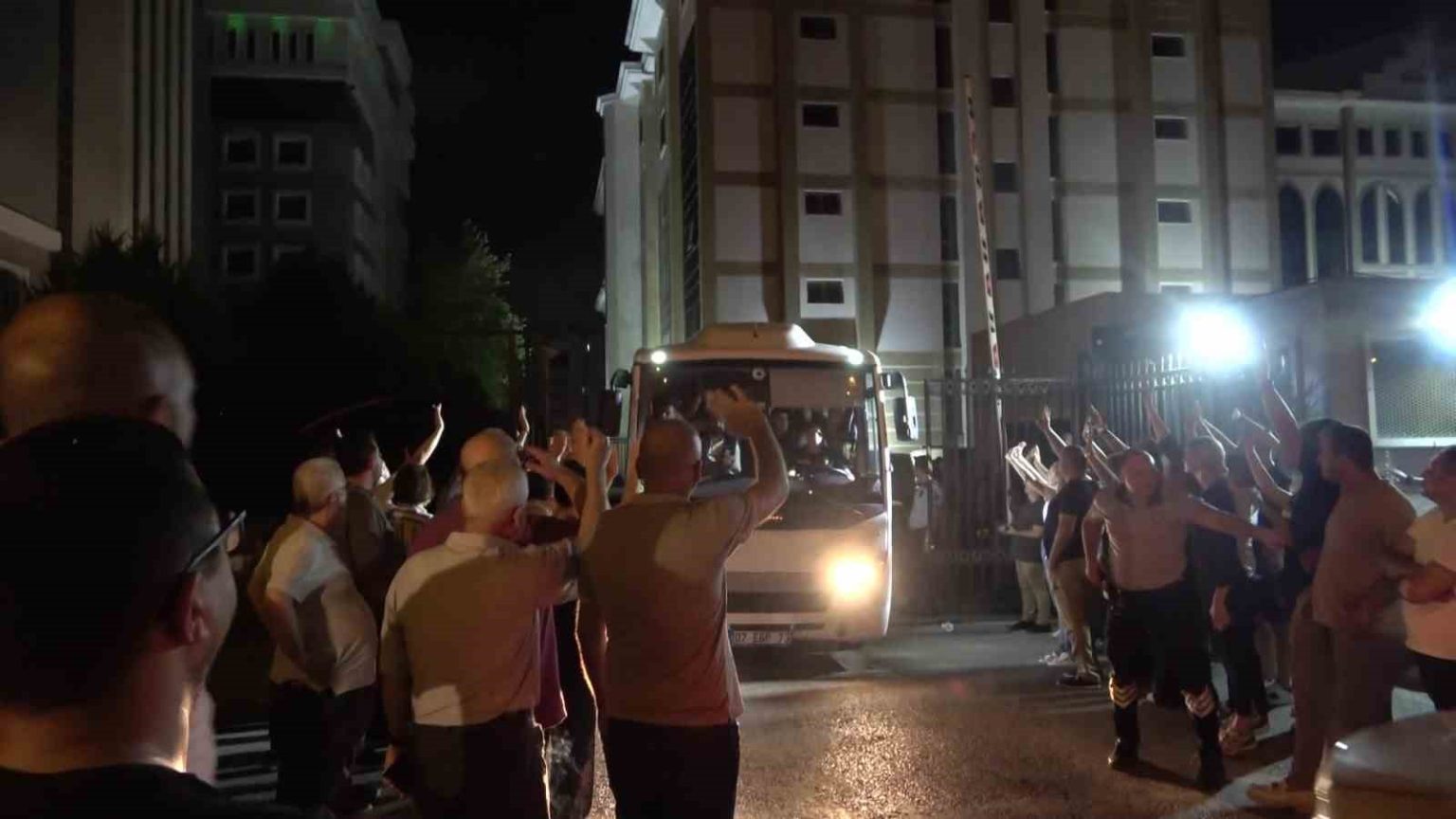 antalya-buyuksehir-belediyesine-yonelik-rusvet-ve-yolsuzluk-sorusturmasinda-8-tutuklama