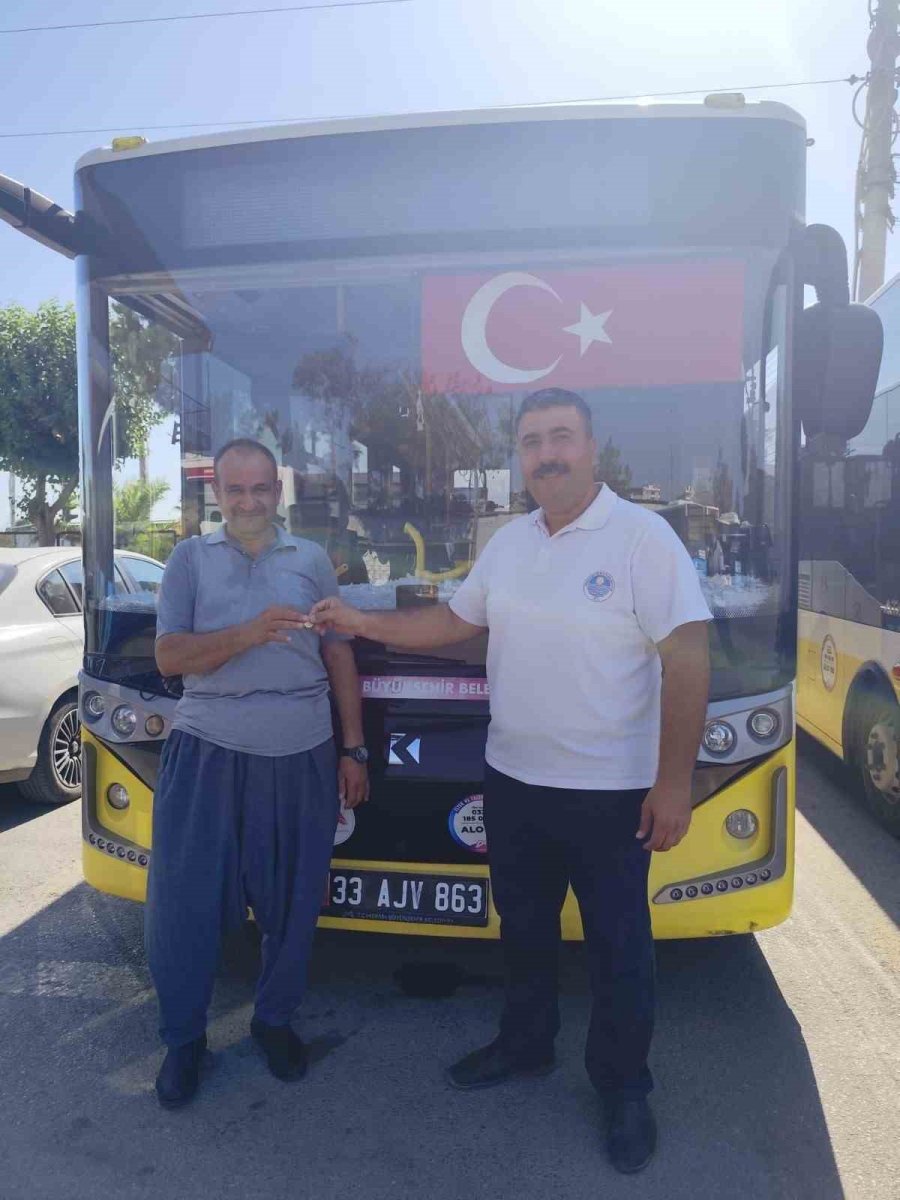 belediye-otobusu-soforu-buldugu-altini-sahibine-teslim-etti