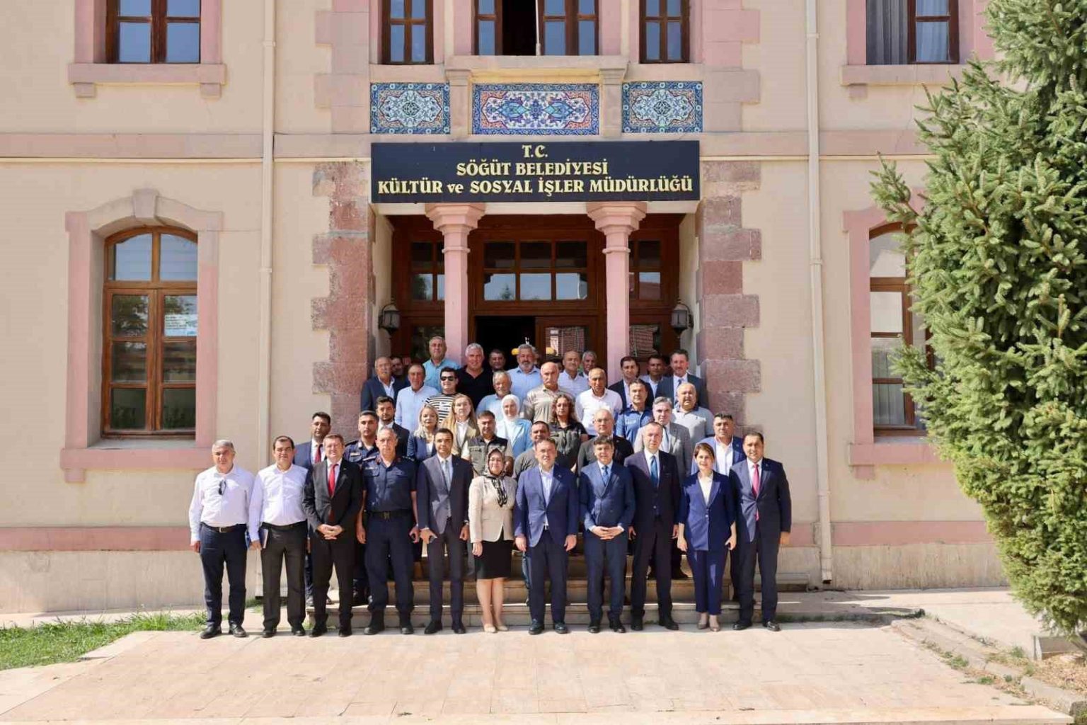 bilecik-valisi-faik-oktay-sozer-baskanliginda-sogutte-muhtarlar-toplantisi-yapildi