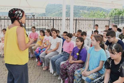 gezici-kutuphane-cocuklari-bilgiyle-donatiyor