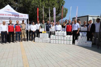 hatayda-akdeniz-meyve-sinegiyle-mucadele-kapsaminda-ciftciler-desteklendi