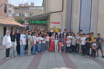 kuran-i-kerim-ogrenen-cocuklara-hediyeler-armagan-edildi