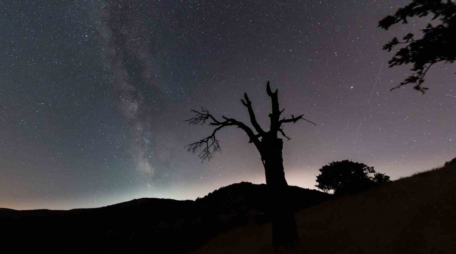 saglik-calisani-4-bin-yillik-harputta-meteor-yagmurunu-fotografladi