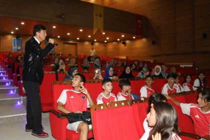 van-buyuksehir-belediyesi-meddahlik-gelenegini-surduruyor