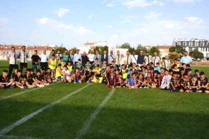 yaz-kuran-kurslari-arasi-zafer-kupasi-futbol-turnuvasi-sona-erdi