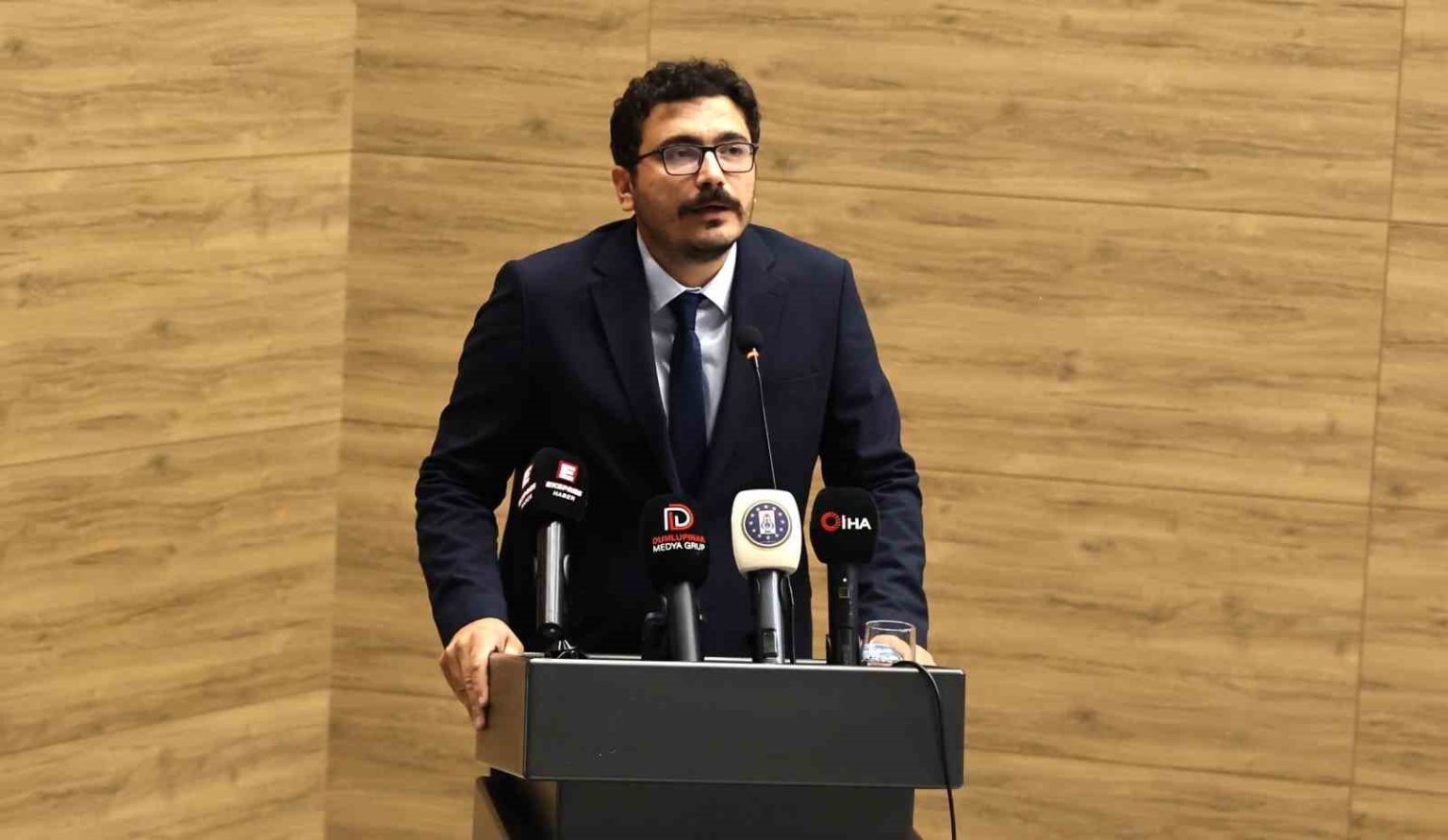 emirhan-aydin-deprem-siyaset-ustu-bir-konudur