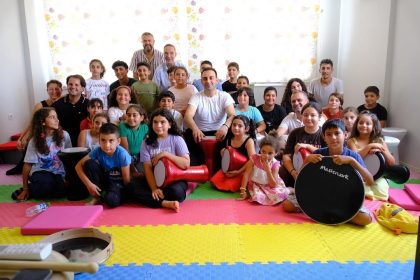 girne-mansuroglu-kultur-merkezinde-minikler-sanat-coskusu-yasadi