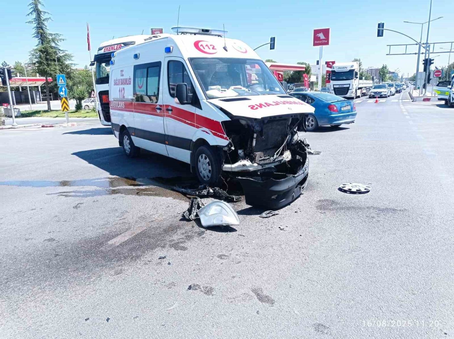 malatyada-kaza-ihbarina-giden-ambulans-kaza-yapti
