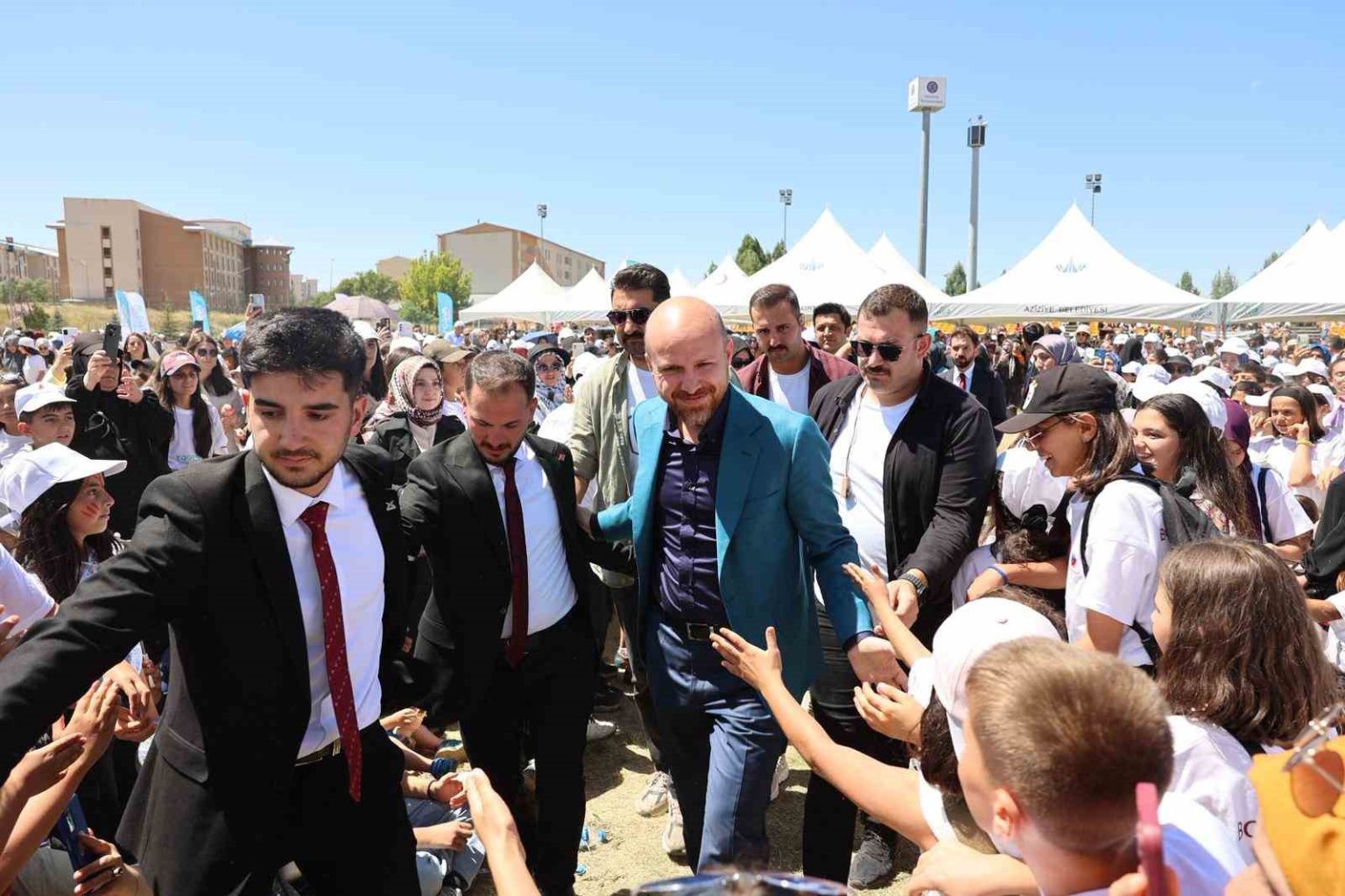 tugva-yuksek-istisare-kurulu-uyesi-bilal-erdogan-tugva-yaz-okulunu-kapanis-torenine-katildi