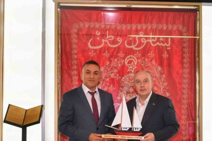 vali-coskun-geleneksel-el-sanatlari-sanatcisi-bati-kabul-etti