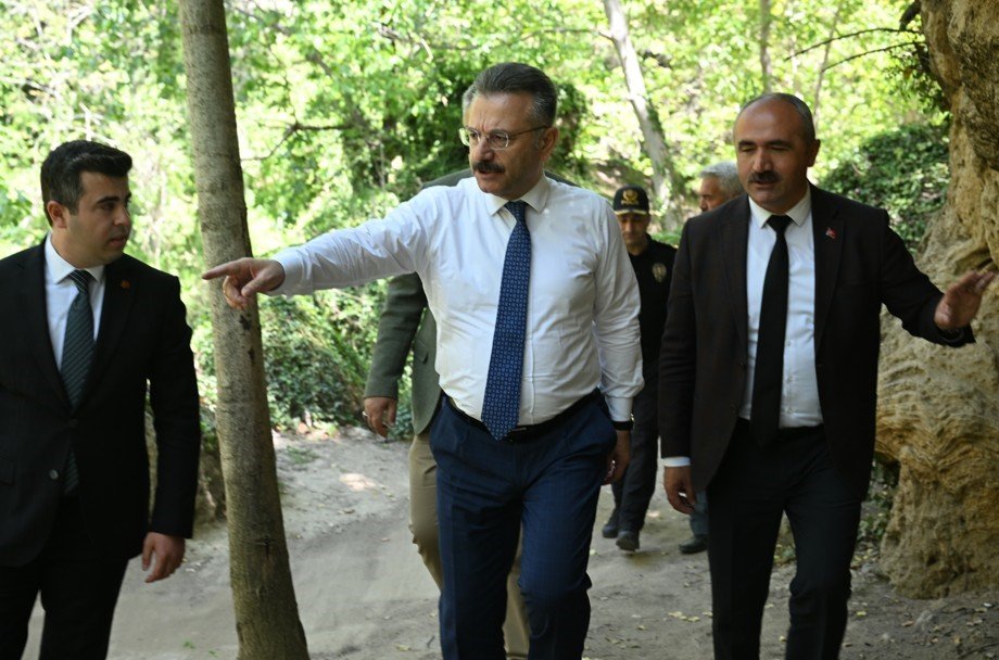 vali-huseyin-aksoy-2-yildir-eskisehirde