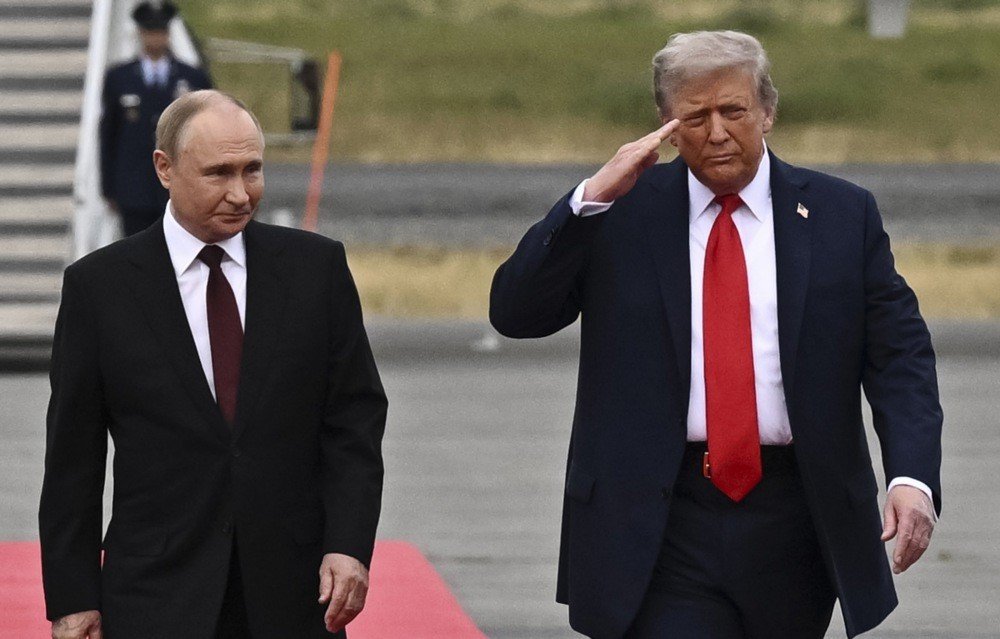 abd-basini-trumpin-putin-ve-zelenskiy-ile-uclu-zirve-gerceklestirmek-istedigini-one-surdu