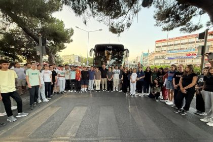 aydindan-64-ogrenci-genclik-kamplarina-ugurlandi