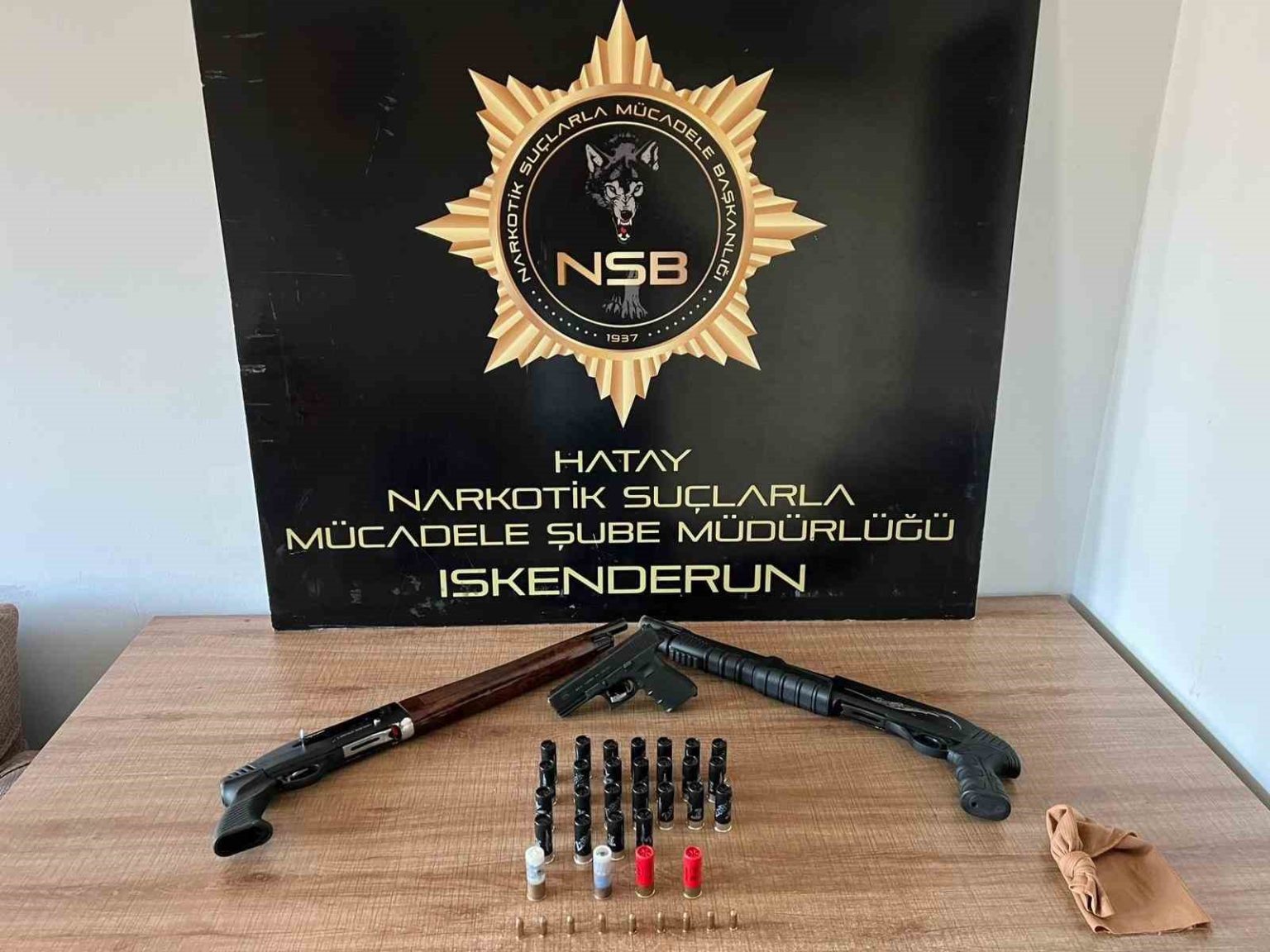 hatayda-uyusturucu-operasyonunda-silah-ve-muhimmat-ele-gecirildi