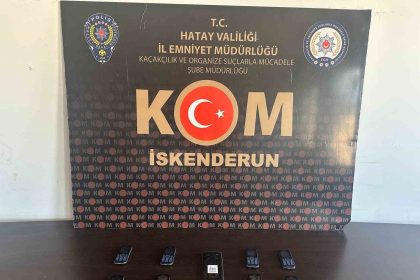 iskenderunda-is-yerinde-kacak-cep-telefonu-ele-gecirildi