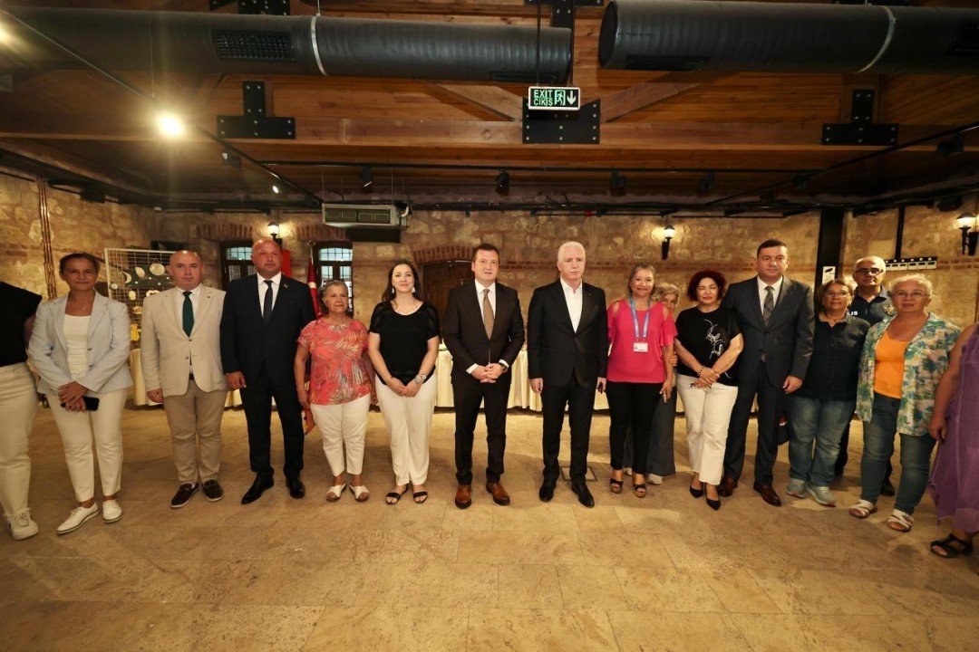 istanbul-valisi-gul-silivride-camurdaki-sir-sergisini-ziyaret-etti