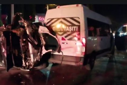 sokede-servis-minibusu-ile-otomobil-carpisti-3-yarali